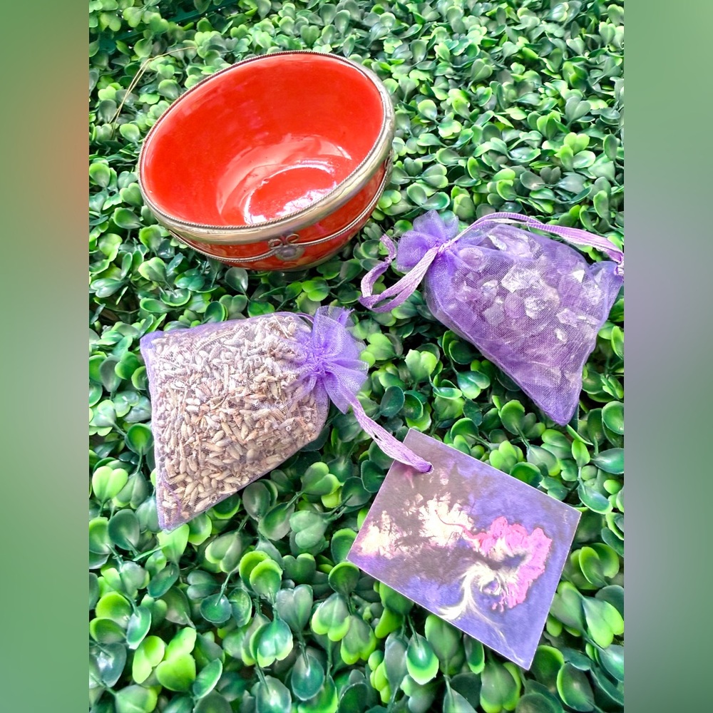 Happy Gift Set – Ceramic bowl ~ Amethyst & Lavender Bath Tea Bags